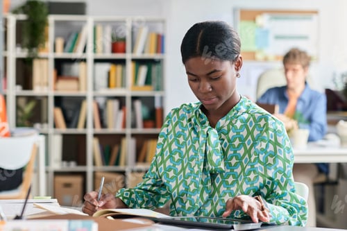 Preview: Working in Office and Taking Notes on Digital Tablet