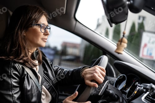Preview: Pretty Woman Driving Car