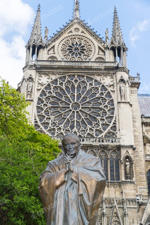 Preview: A statue of the Pope outside Notre-Dame Cathedral in Paris, France