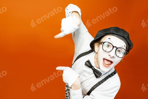 Preview: Pantomime on the orange background