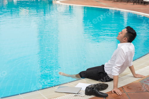 Preview: Businessman on vacation