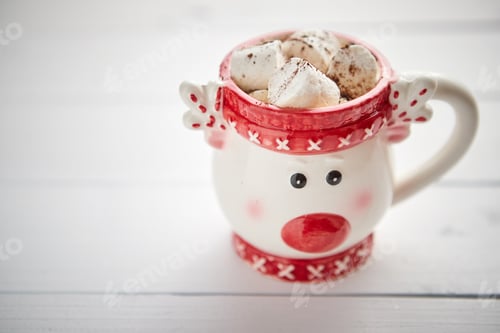 Preview: Tasty homemade christmas hot chocolate or cocoa with marshmellows
