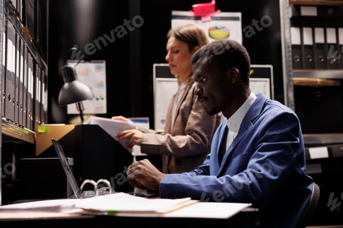 Preview: Detectives reading criminology report