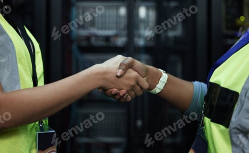 Preview: Cropped shot of two unrecognizable female programmers shaking hands in a server room