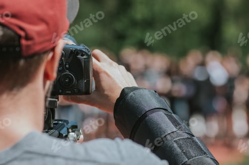Preview: Photographer taking photos of other people