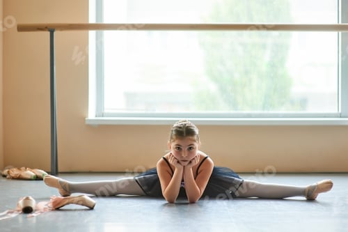 Preview: Confident young ballerina doing leg split