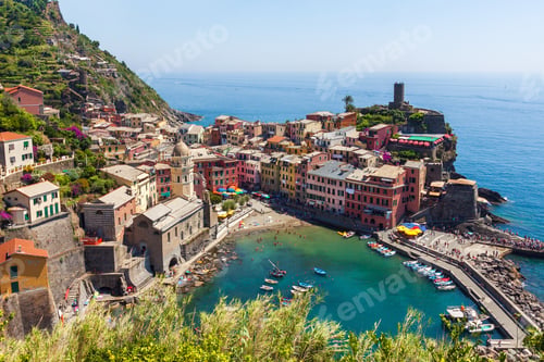 Preview: Panoramic view of old colorful village of Vernazza in Cinque Terre, Italy