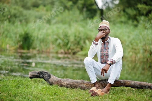 Preview: African family in traditional clothes