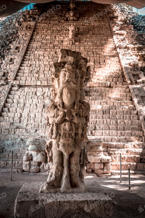 Vista previa: Detalle de la figura más importante de los templos de Copán Ruinas.
Honduras