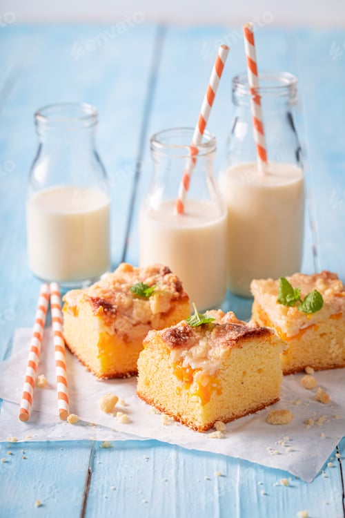 Preview: Homemade and hot peach cake made of seasonal fruits.