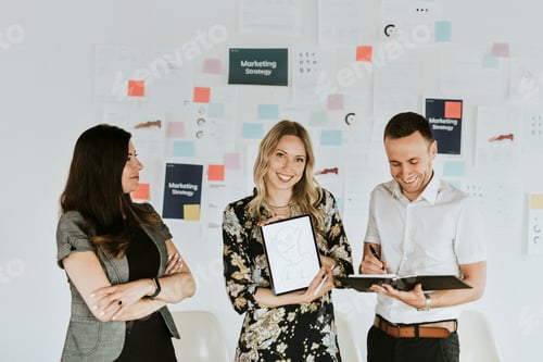 Preview: Digital marketers working o a plan