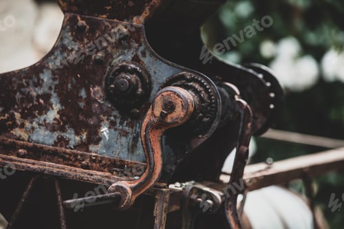 Preview: old manual mechanism for pressing grapes