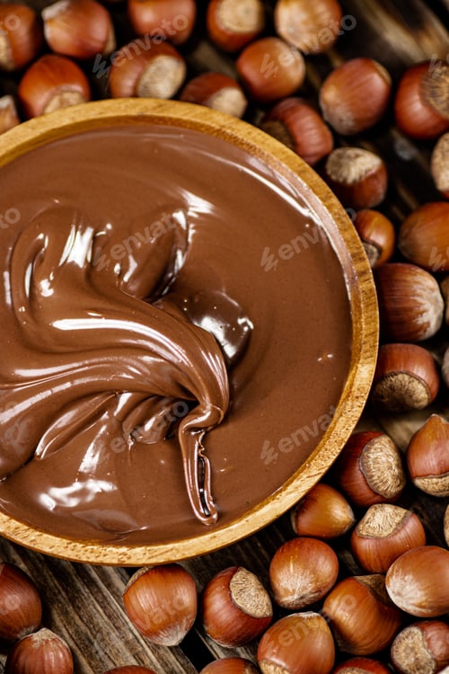 Preview: Hazelnut butter on a wooden plate.
