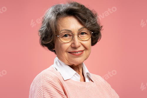 Vista previa: Closeup portrait smiling senior woman, cute happy grandmother wearing sweater, eyeglasses