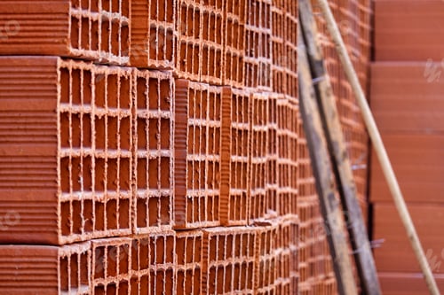 Visualização: Fechamento do material para a parede de tijolos em uma área industrial para construção civil