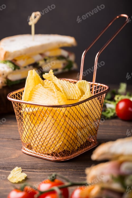 Preview: Crispy potato chips in copper basket
