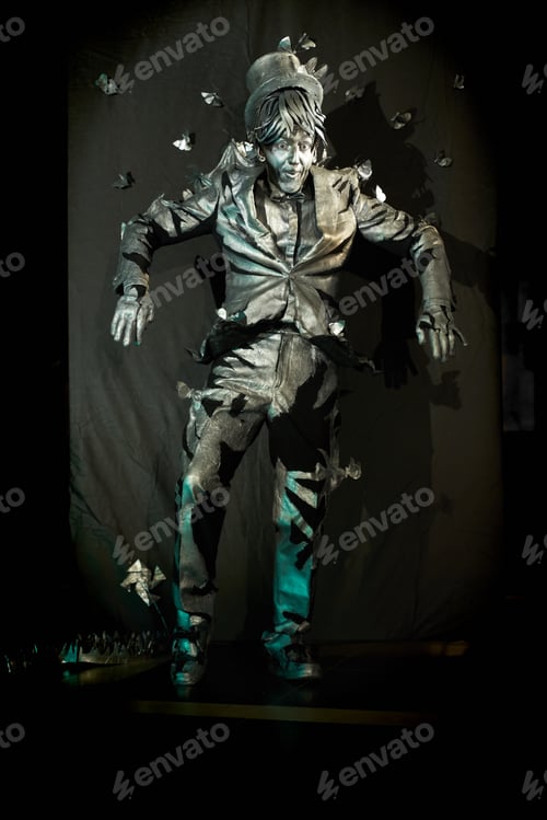Preview: Spectacular pantomime show performed by mime artist