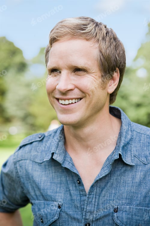 Preview: Portrait of a man outdoors