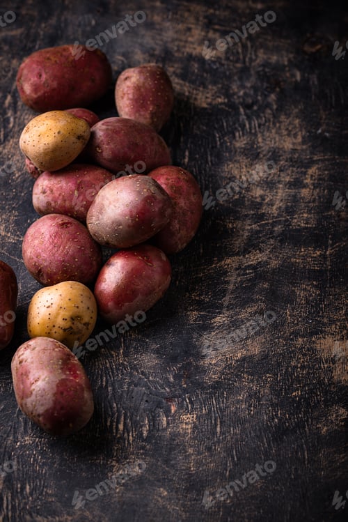Preview: Raw uncooked potato on dark table