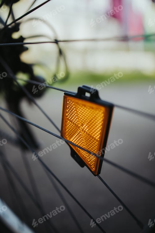 Preview: Yellow turn signal light on a wire