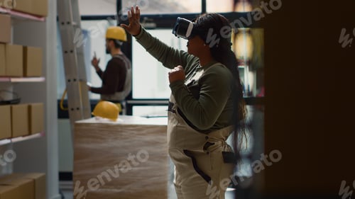 Preview: Warehouse manager uses virtual reality