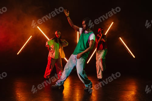 Preview: Group of hip hop dancer dancing together.
