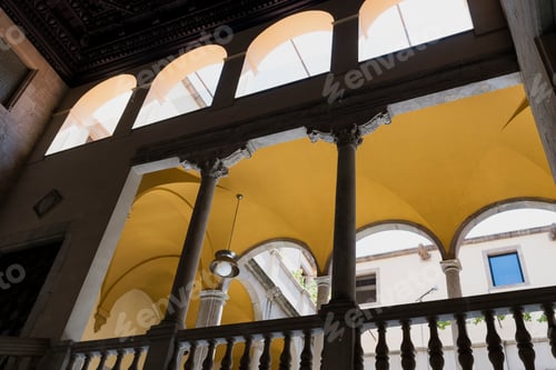 Preview: Barcelona (Spain): historic courtyard