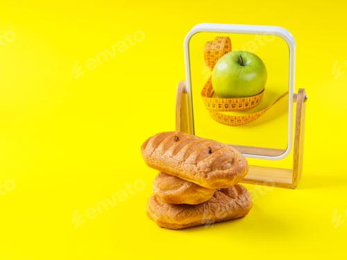 Preview: Sweet pastry with slim apple reflected in mirror
