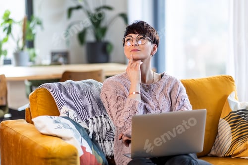 Preview: Pensive woman thinking about creative ideas using internet to inspiration