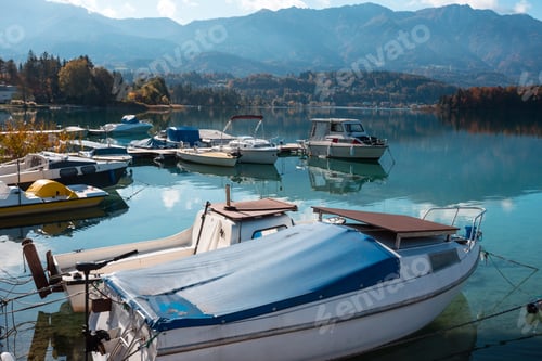 Preview: beautiful mountain lake