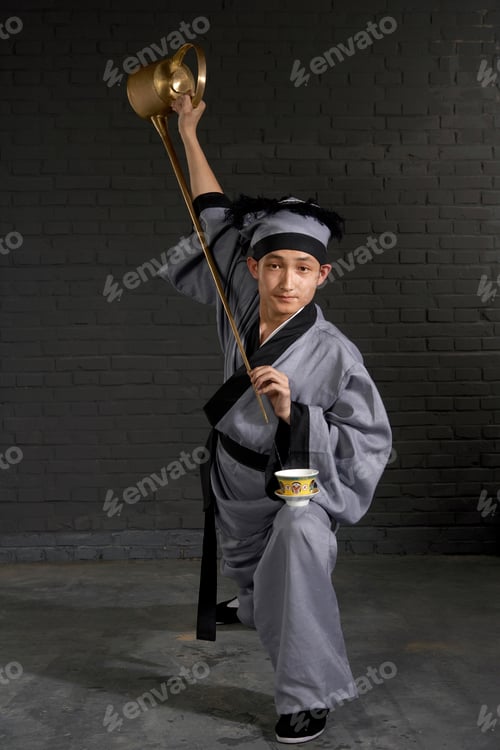 Preview: Traditional Chinese waiter