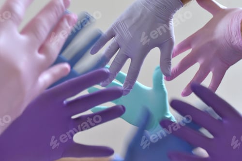 Preview: Hands in rubber gloves