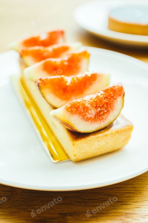 Preview: Sweet dessert with tart and fig on top