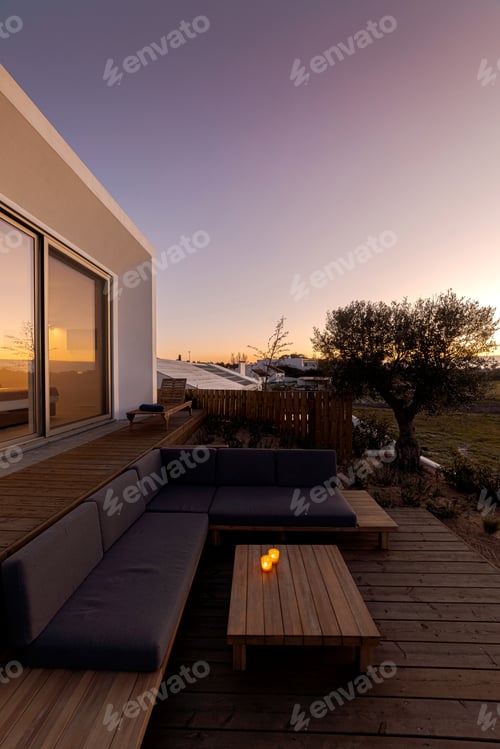 Preview: Modern villa with pool and deck