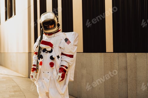 Preview: spaceman in a futuristic station