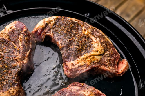 Preview: Grilled beef steak on the grill, close-up