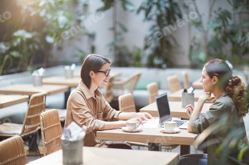 Preview: Contemporary Women in Cafe