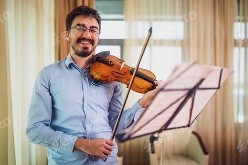 Preview: Violinist