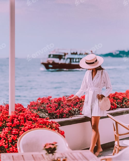 Preview: Chic moment