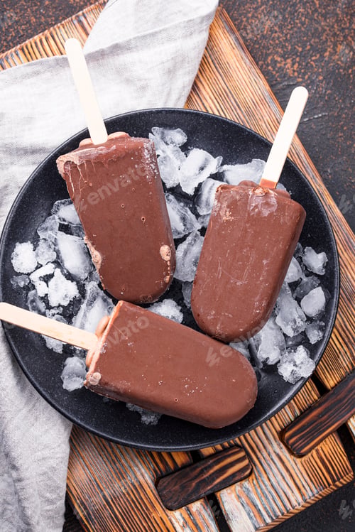 Preview: Chocolate ice cream popsicles in glaze