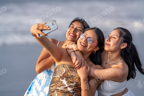 Preview: Friends taking selfie on beach enjoying vacation sunset