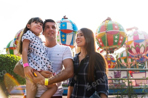 Vista previa: Family Holiday Vacation Amusement Park Togetherness