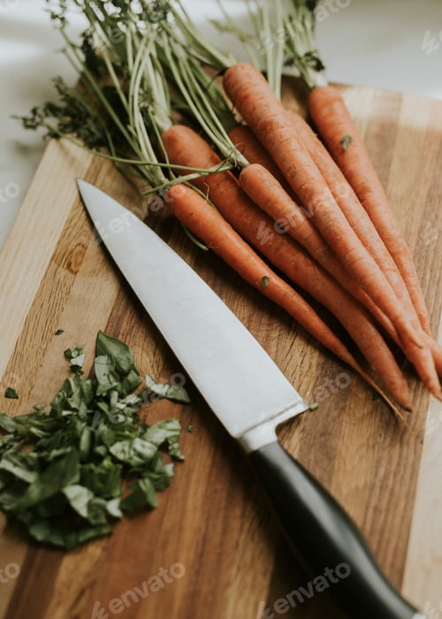Preview: Carrots on a cutting board