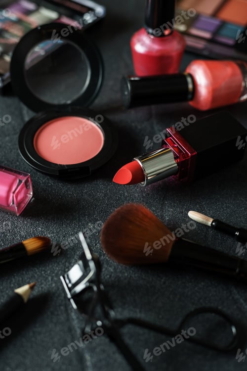 Preview: Various make-up products and cosmetics