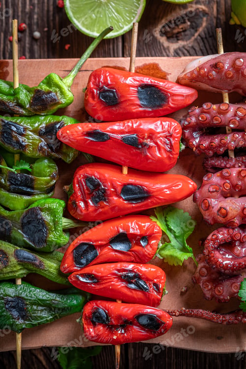 Preview: Hot grilled skewer made of mediterranean seafood and vegetables.
