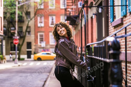 Vista previa: Pretty african american girl in New York