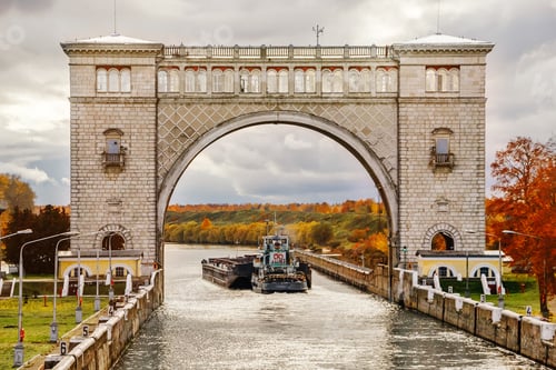 Preview: View of the shipping channel on the river, the ship enters the gateway.