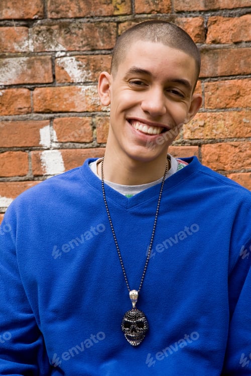 Vista previa: Mixed Race smiling Teenager