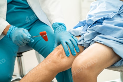 Preview: Asian doctor use hammer knock senior woman patient to check knee reflex, nerve and muscle