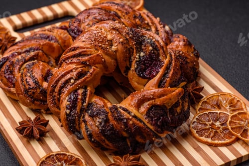 Preview: Delicious fresh baked bun with poppy seeds and berries